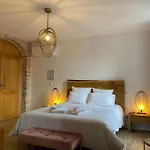 Couette-café La Bellours Maison D Hôtes Avec Piscine