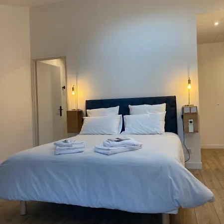 לינה וארוחת בוקר La Bellours D'hotes 3*