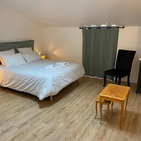 לינה וארוחת בוקר La Bellours D'hotes