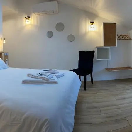 La Bellours Maison D Hotes Avec Piscine לינה וארוחת בוקר 3*