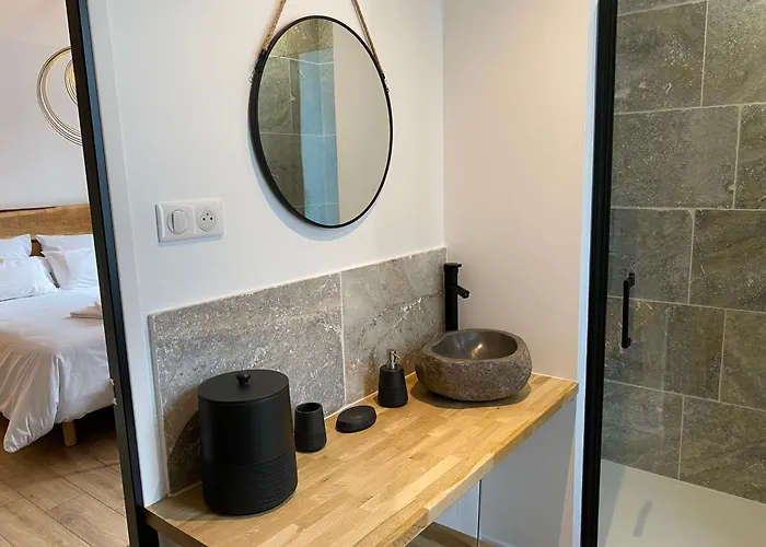 La Bellours D'hôtes Couette-café 3*